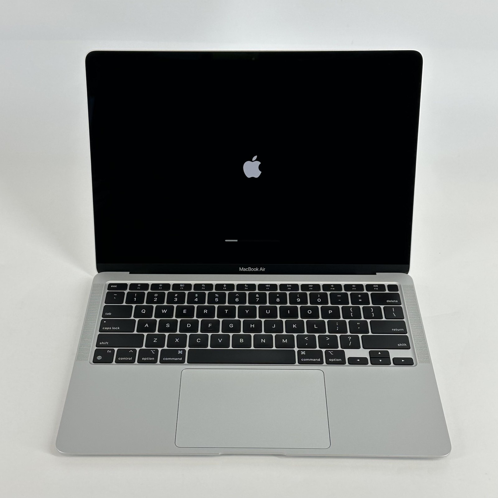 MacBook Air 13 Silver 2020 3.2 GHz M1 8-Core CPU 7-Core GPU 8GB 256GB LCD Bleed