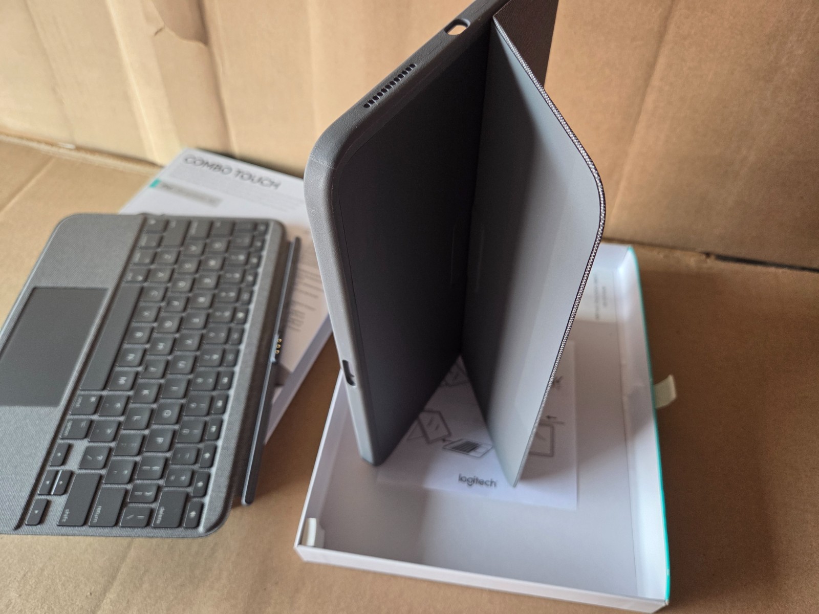 Logitech Combo Touch Detachable Keyboard Case for iPad 10th Gen and A16 Gray