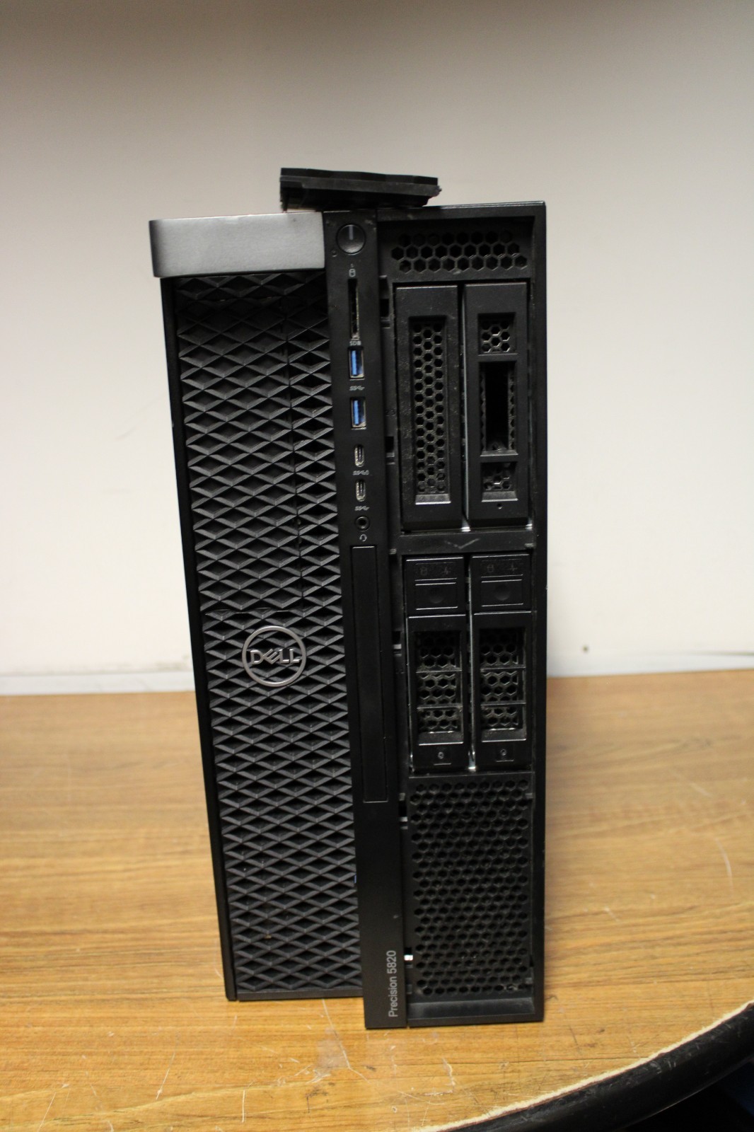Dell Precision 5820 14-Core i9-9940X 4.50Ghz 64Gb RAM 256Gb Radeon Win 11 II
