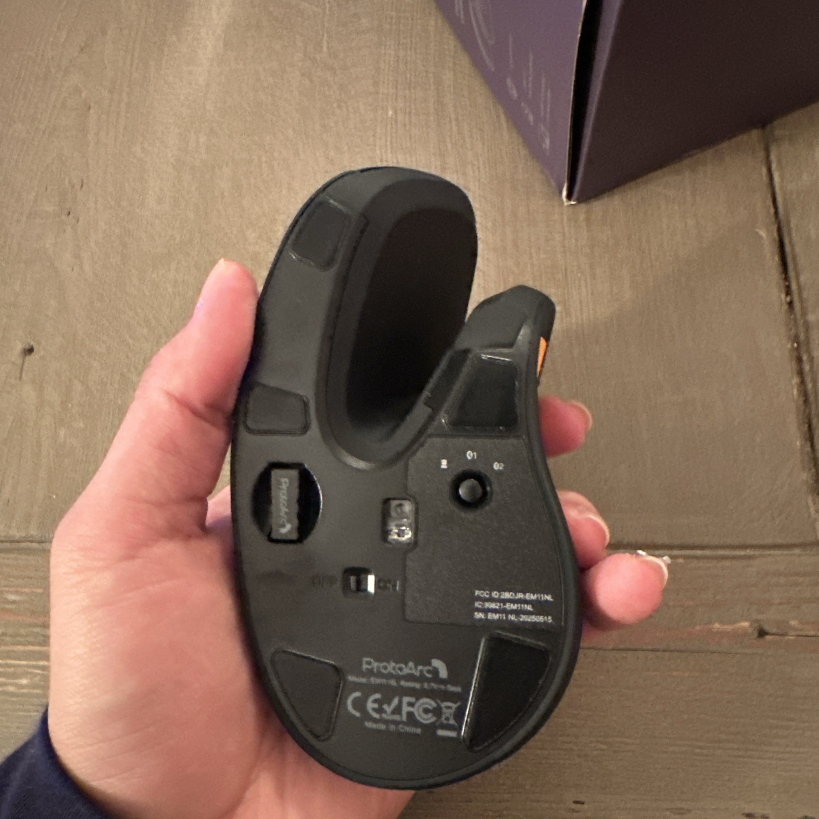 EM11 NL Rechargeable Multi- Device Ergonomic Vertical Mouse